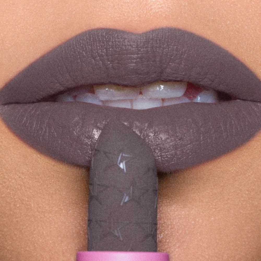 Jeffree Star Cosmetics VELVET TRAP Grave Digger Lipstick Velvet Matte Finish.
